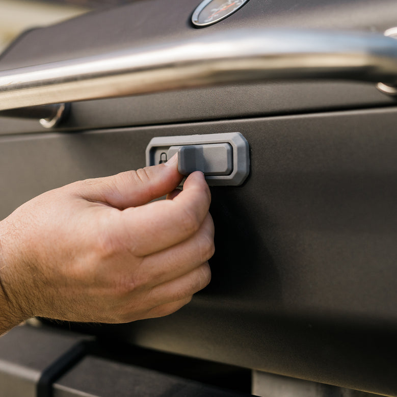 Masterbuilt Portable Charcoal BBQ and Smoker