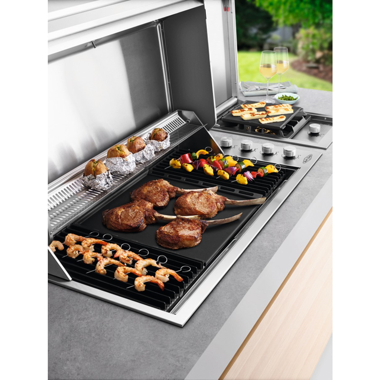 BeefEater Signature Proline 6 Burner Built-in BBQ with Hood (Display Unit)